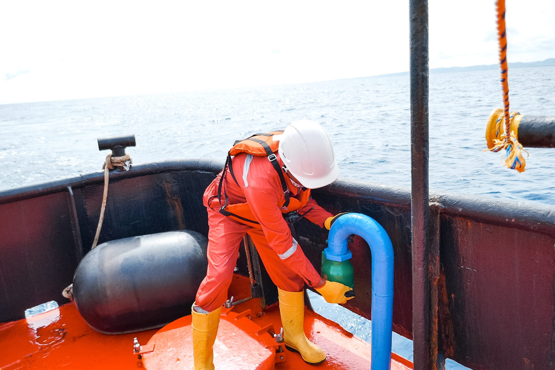 Supplies Water to Ships in PNG Waters